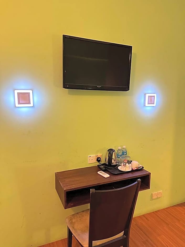 OYO 89619 De Choice Hotel