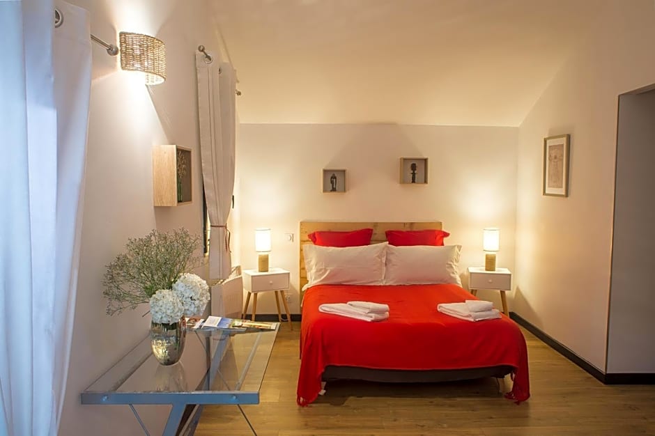 MAISON MAUPAS Chambre Rouge