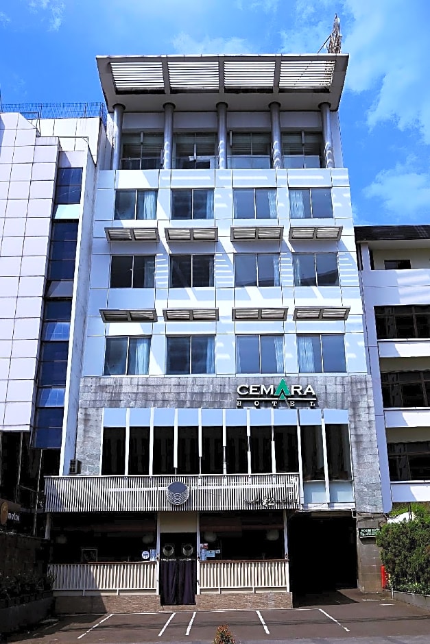 Photo 1 of 43 of Cemara Hotel Jakarta