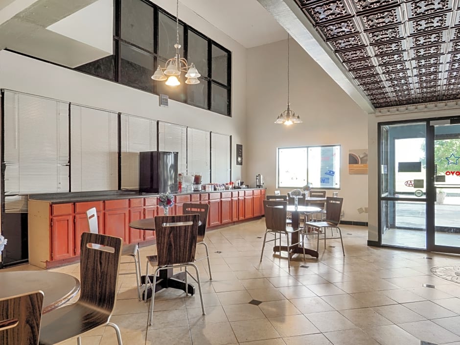 Lonestar Inn & Suites, Erick OK – Hwy 40 BY OYO