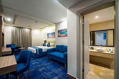 Premium Apartment with King Bed and View - Non-Smoking