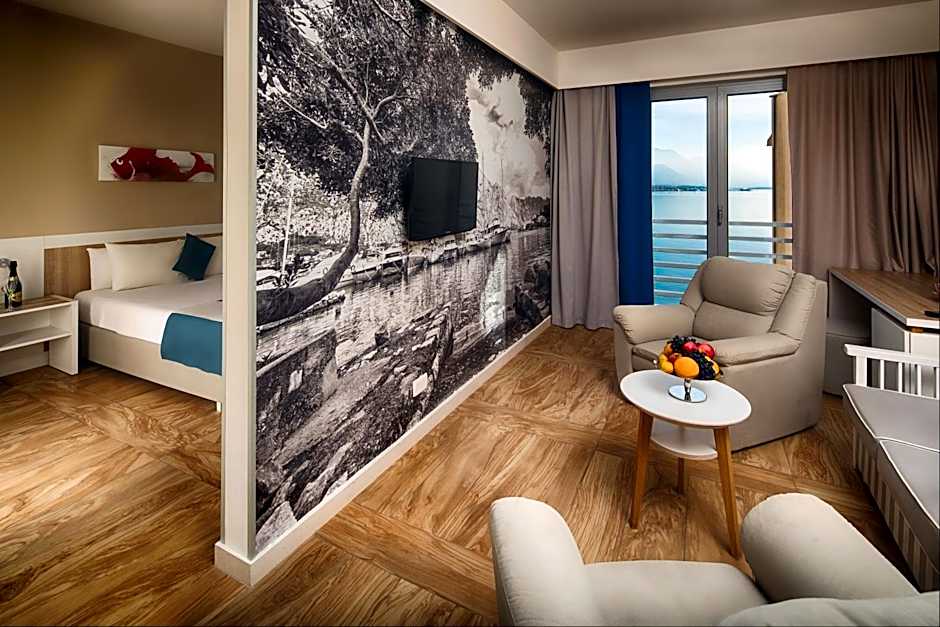 Carine Hotel Delfin