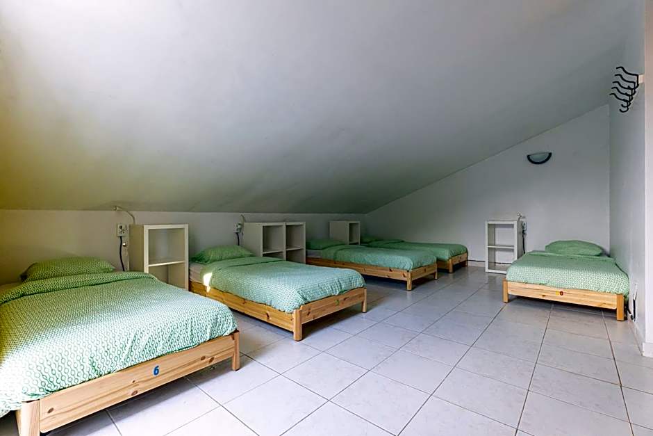 Pineapple Surf House