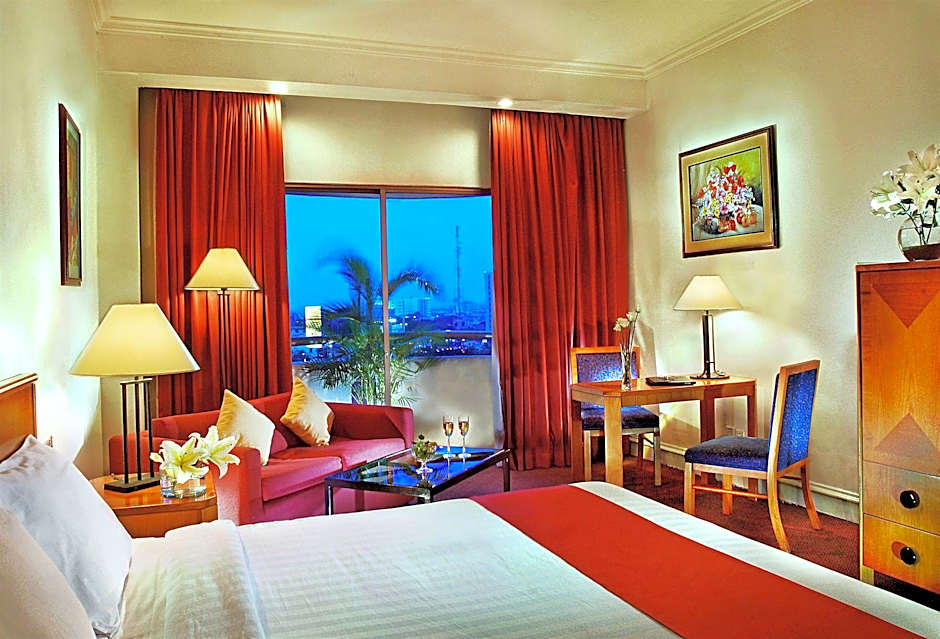 Surabaya Suites Hotel Powered by Archipelago