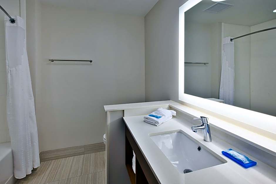 Holiday Inn Express and Suites South Hill By IHG