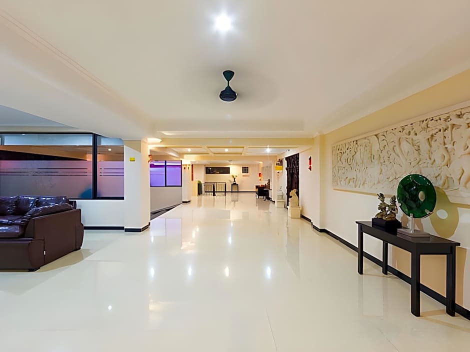 RedDoorz Plus near Mall Bali Galeria 2