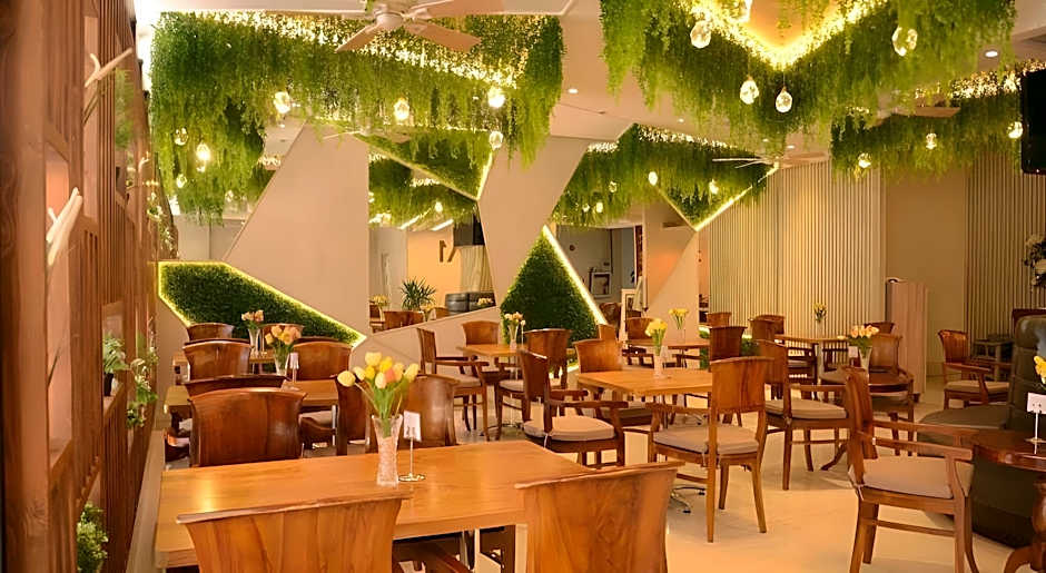 Aura One Hotel
