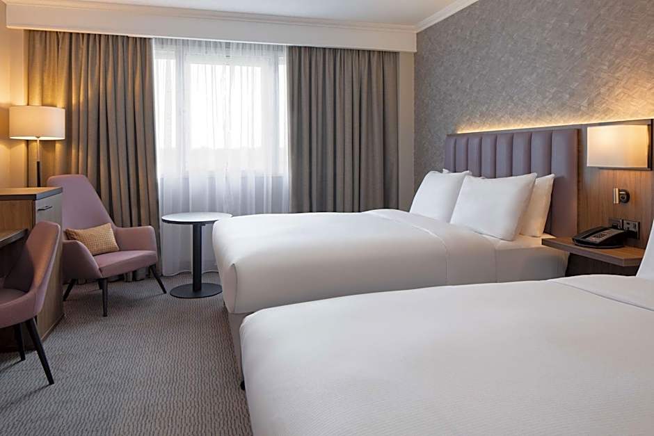 DoubleTree by Hilton Dartford Bridge