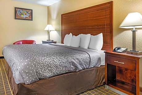 1 King Bed, Nonsmoking