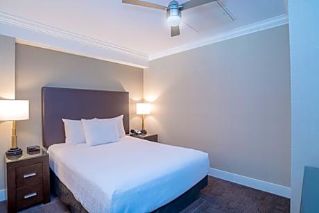 Loft Suite, 1 Queen Bed, Kitchen