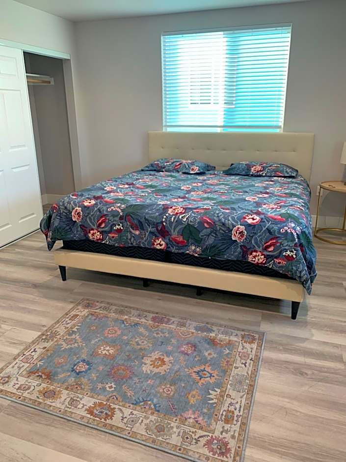 PRIVATE ROOM IN NEW APPARTMENT WITH FULL BATH