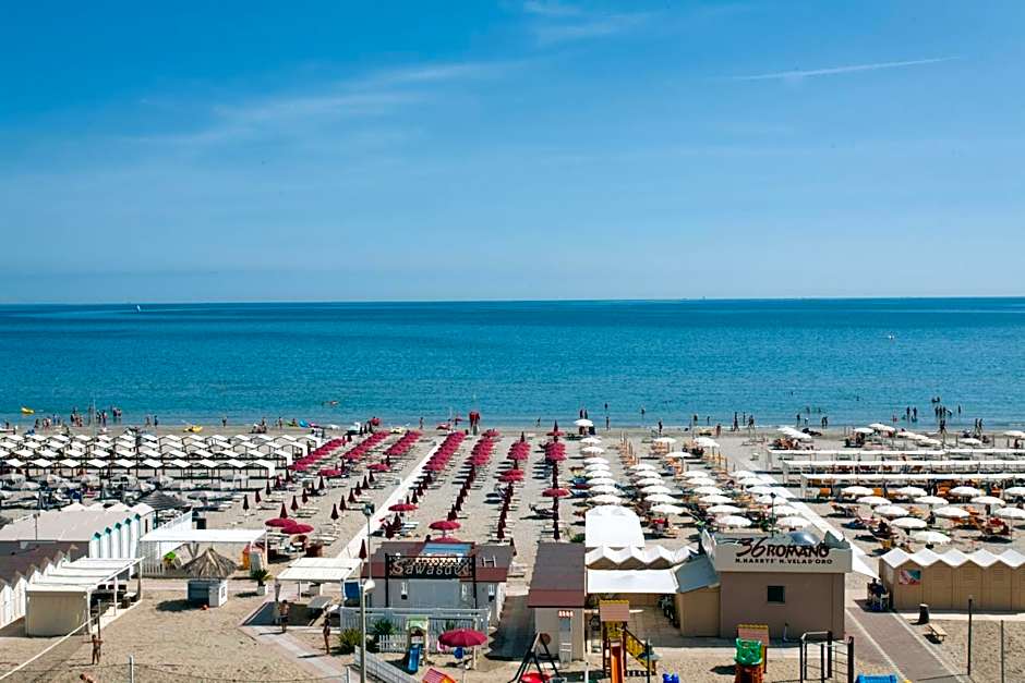 Hotel Soraya - Spiaggia Sawasdee with Beach, Restaurant & Parking