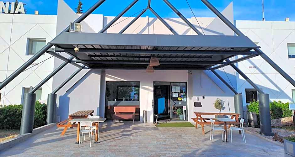 HOTEL THANIA