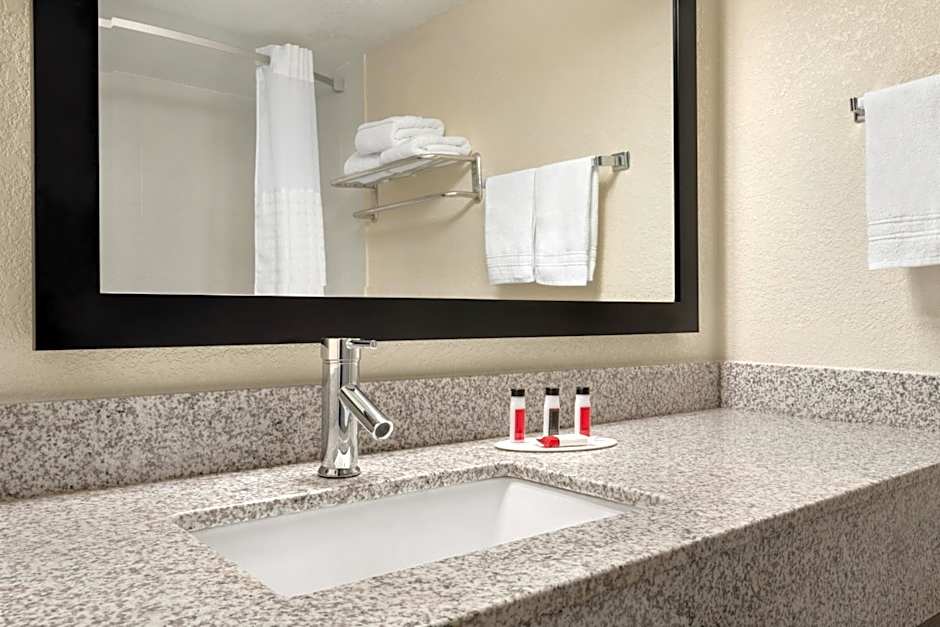 Super 8 by Wyndham Des Moines