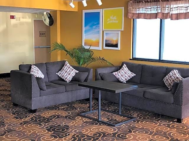 Days Inn by Wyndham Neenah
