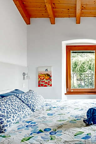 Deluxe Apartment with Lake View