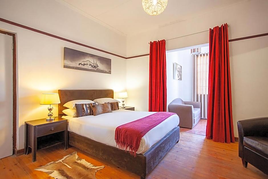 Inverdoorn Game Reserve Lodge