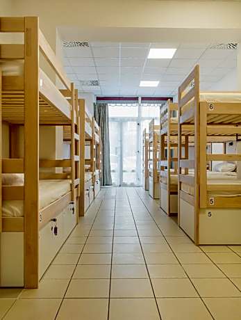 20-bed mixed dorm