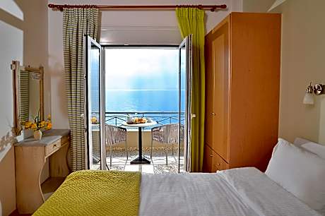 Triple Room Sea View
