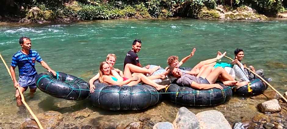 Gino's Place - Guest House & Jungle Trekking