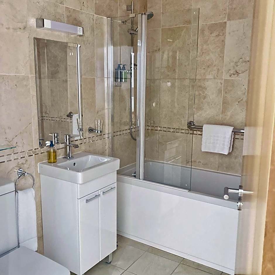 The Britannia Inn & Waves Restaurant