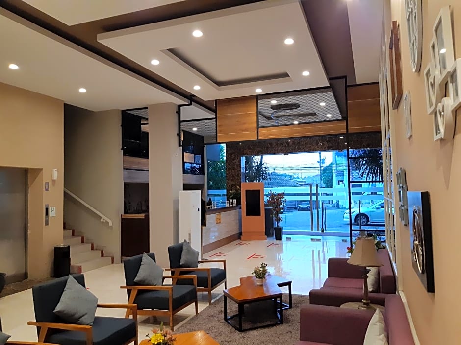 Triizz Hotel Semarang