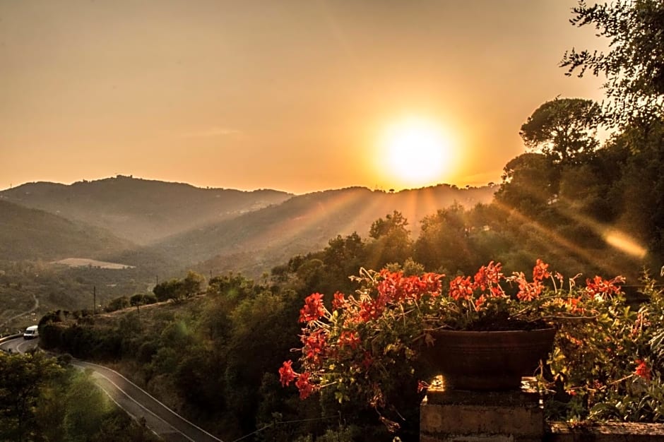 Casale storico nella campagna cilentana