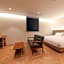 Hound Hotel Jeonju Deokjin