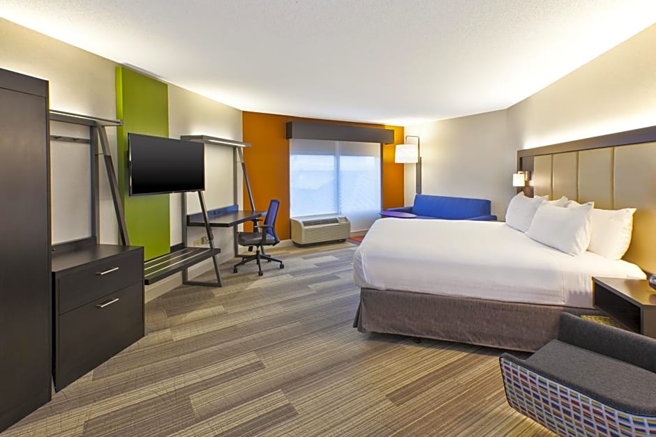 Holiday Inn Express & Suites Chicago-Midway Airport by IHG