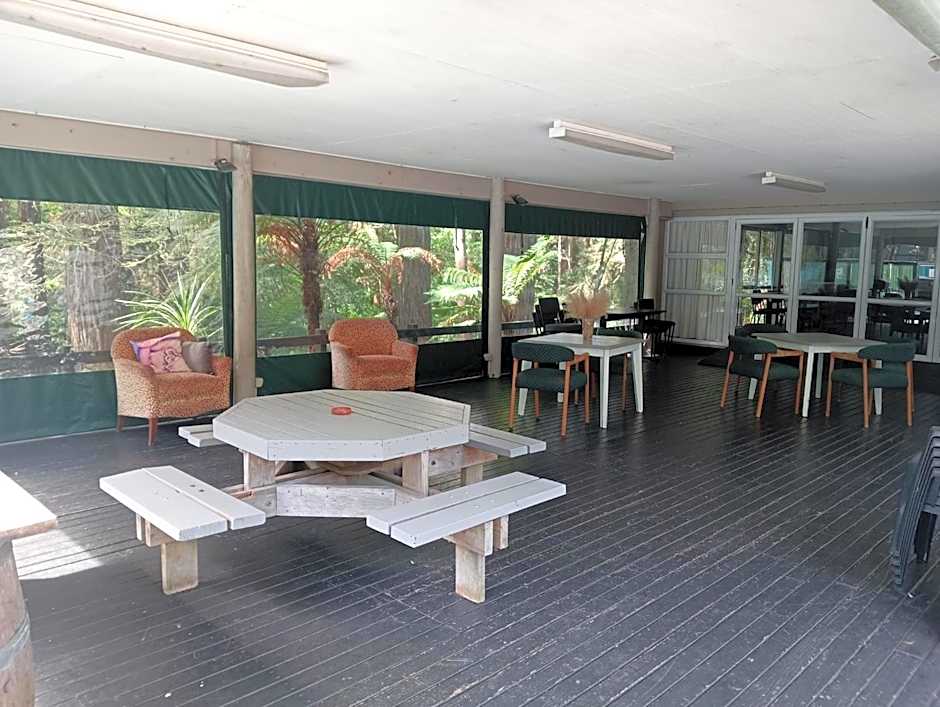 Woodlands Motel
