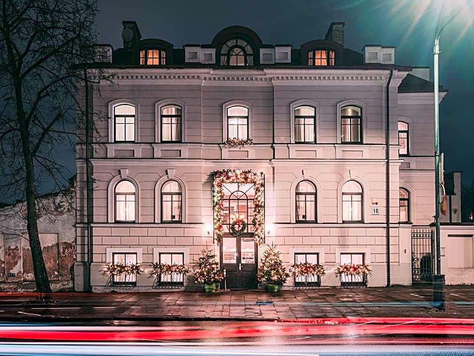 Moon Garden Old Town Hotel