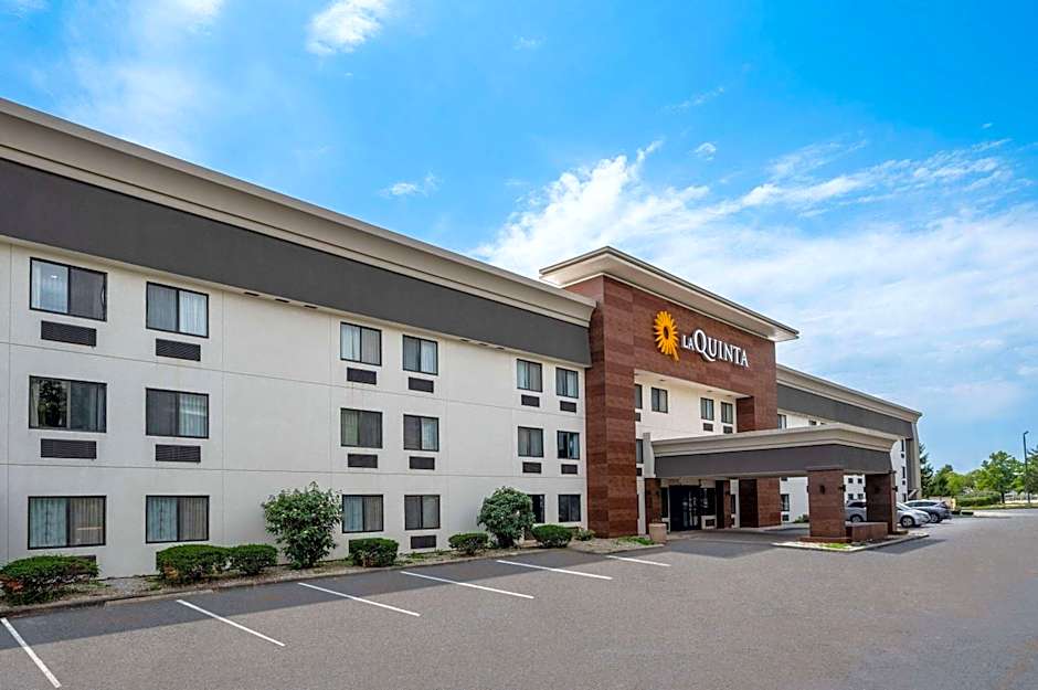 La Quinta Inn by Wyndham Indianapolis Airport Executive Dr