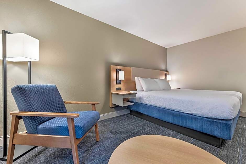 Days Inn & Suites by Wyndham Thunder Bay