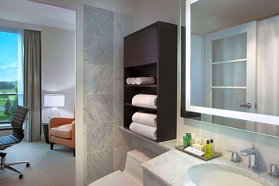 Hilton Suites Toronto/Markham Conference Center And Spa