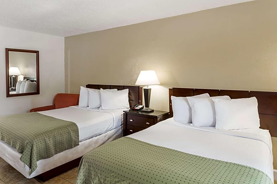 Days Inn by Wyndham St. Petersburg / Tampa Bay Area