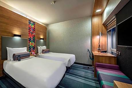 Aloft Twin Guest Room