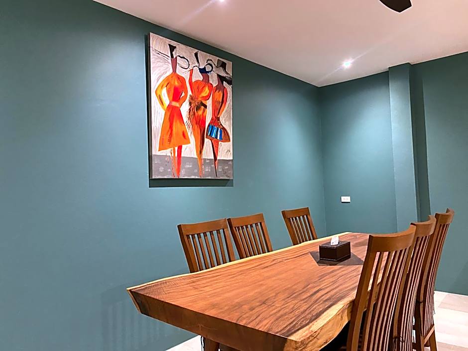 Le Petit Saint Tropez