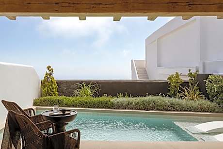 Executive Suite with Sea View and Swimming Pool