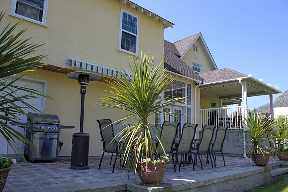 Genelle House B&B Guest House