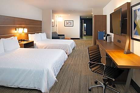 2 Queen Beds Suite Addl Living Area