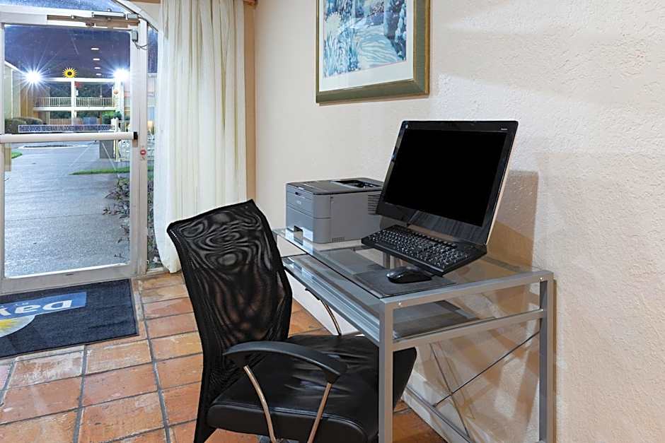 Days Inn by Wyndham Del Rio