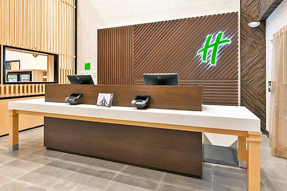 Holiday Inn & Suites Toledo Southwest - Perrysburg by IHG