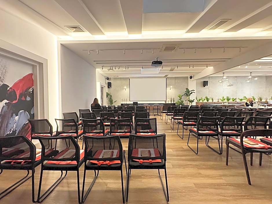 Queen's Hotel - Zebra Centre