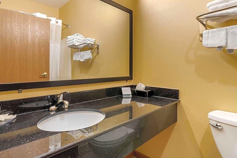 Quality Inn & Suites Lenexa Kansas City