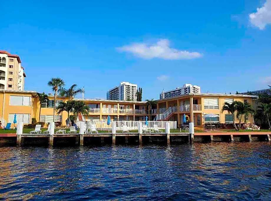Aloha Apartments On the Intracoastal-Walk to the Beach