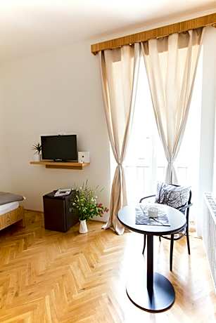 Basic Single Room with Shared Bathroom