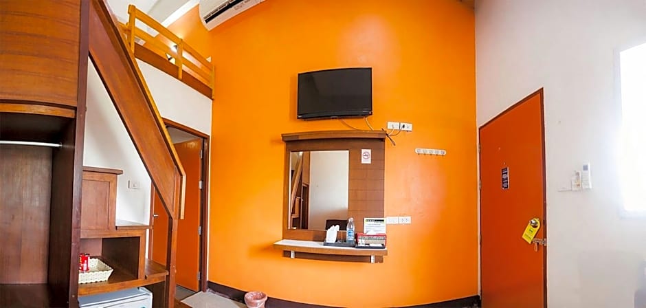 First And Frang Hotel