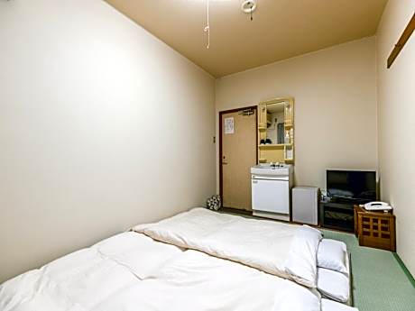 Japanese-Style Twin Room with Shared Bathroom - Smoking