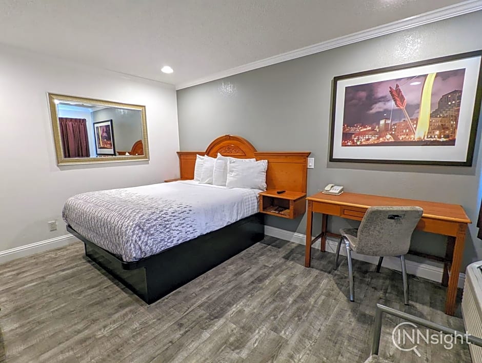 Deluxe Inn