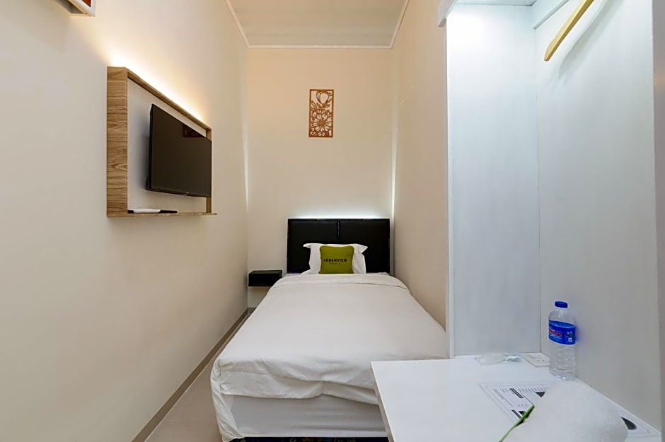 Urbanview Hotel Binwa Syariah Lampung by RedDoorz